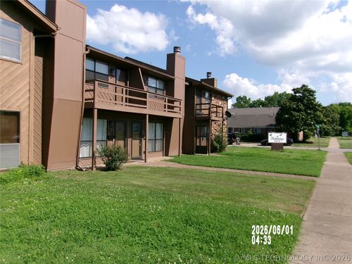 426 S Shawnee Ave, Bartlesville, OK, 74003-3923 | Card Image