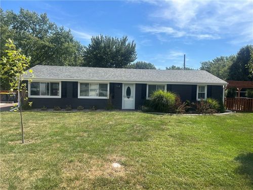 8105 N Summit St, Kansas City, MO, 64118-1155 | Card Image