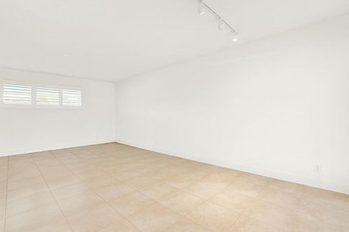 203-32 Colonial Club Dr, Boynton Beach, FL, 33435-8407 | Card Image