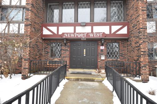 5253 N Lovers Lane Rd, Milwaukee, WI, 53225-3039 | Card Image