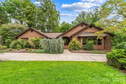 60 Monte Vista Dr, Waynesville, NC, 28786-6608 | Card Image
