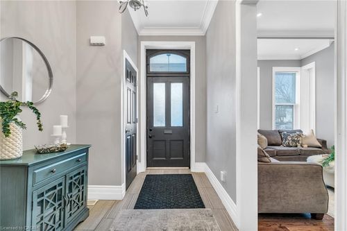 394 Woolwich St, Guelph, ON, N1H3W7 | Card Image