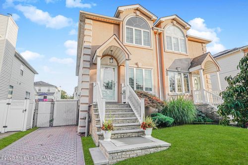 270 Candon Ave, Staten Island, NY, 10309-4342 | Card Image