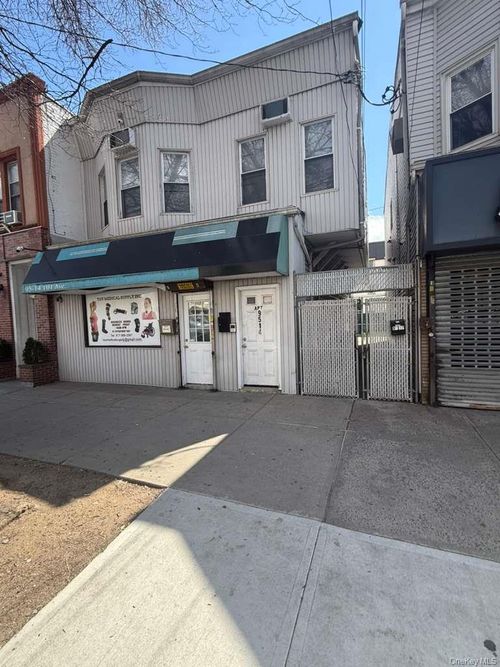 9514 101st Ave, Ozone Park, NY, 11416-2518 | Card Image