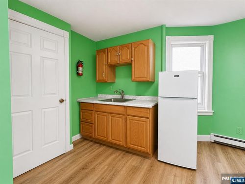 276 Atlantic St, Paterson, NJ, 07503-2791 | Card Image