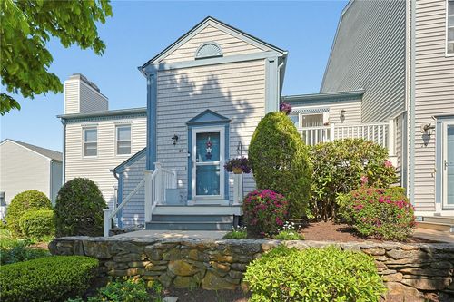 27-1 Willow Glen Cir, Warwick, RI, 02889-8300 | Card Image