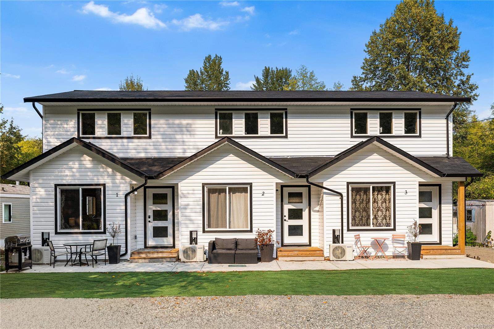 Commercial Sale in Sayward 2