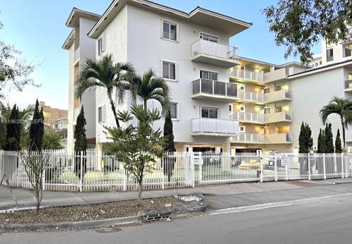 404-134 Sw 7th Ave, Miami, FL, 33130-2377 | Card Image