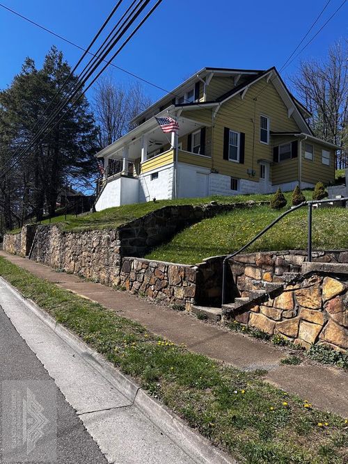 1922 Virginia Ave, Bluefield, VA, 24605-1135 | Card Image