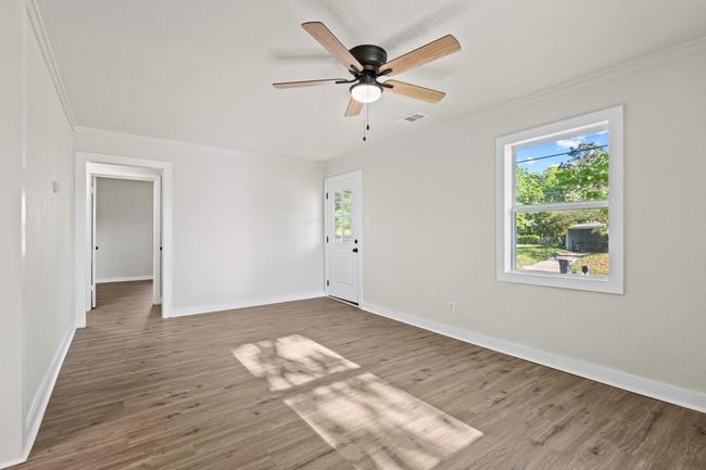 900 W Coffin St, House other with 3 bedrooms, 1 bathrooms and null parking in Denison TX | Image 6