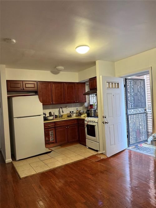 90 52nd Ave, Elmhurst, NY, 11373-4004 | Card Image