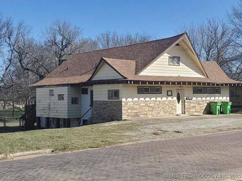 120 S 4th St, Okemah, OK, 74859-3802 | Card Image
