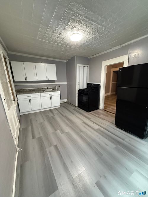 2n-28 Hill Street, Waterbury, CT, 06704 | Card Image