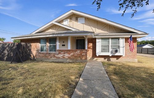 110 Kingsbury Way, Hewitt, TX, 76643-4215 | Card Image