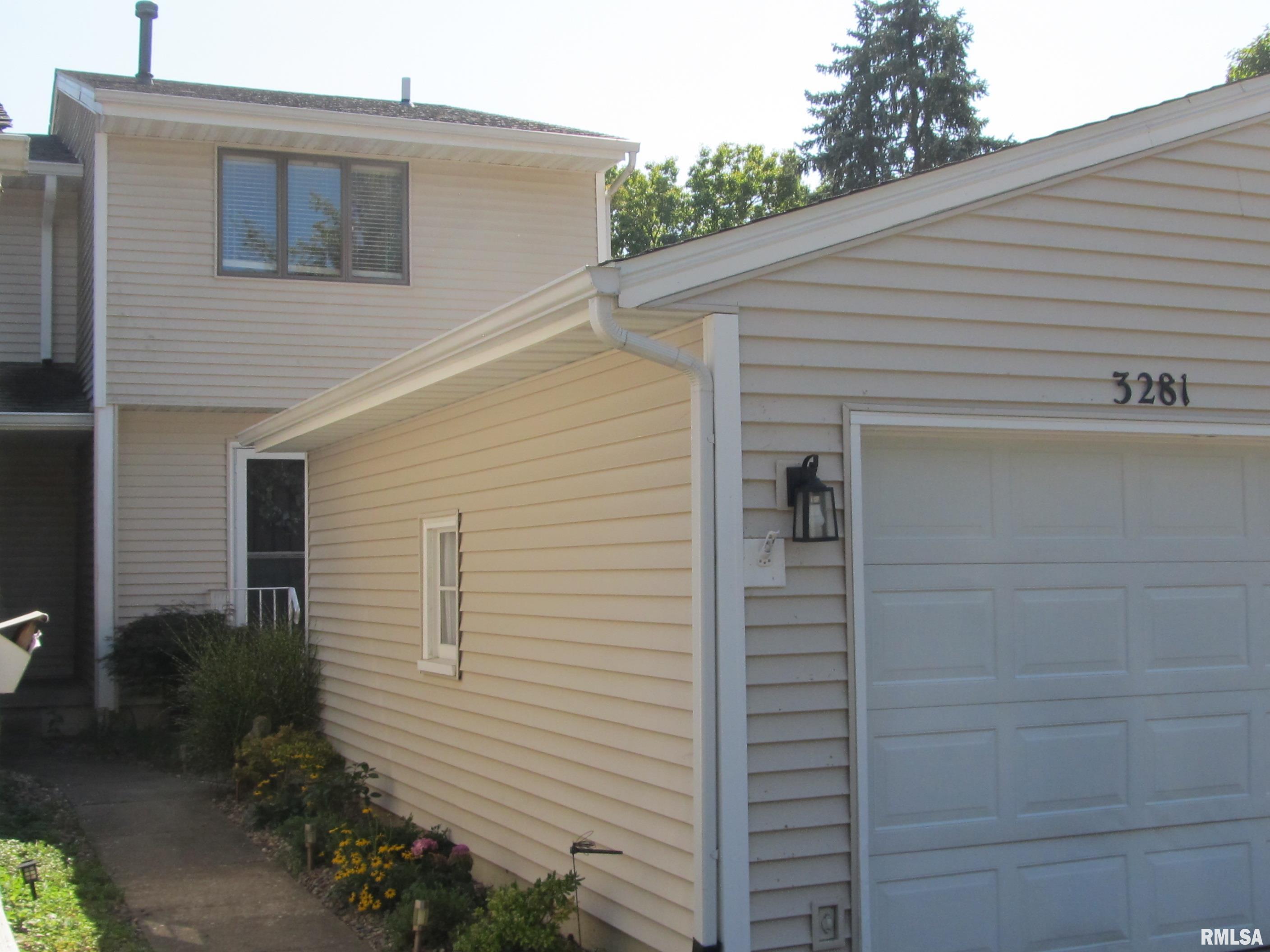 Johnathan Ave, Bettendorf, IA 52722