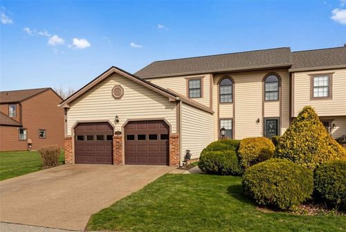 1113 Old Farm Rd, Lawrence, PA, 15055-1028 | Card Image