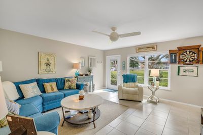 102 - 41 Woodland Drive, Home with 2 bedrooms, 2 bathrooms and null parking in Vero Beach FL | Image 3