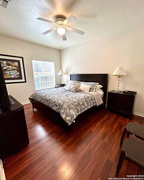 42 Chapel Hill Cir, San Antonio, TX, 78240-3903 | Card Image