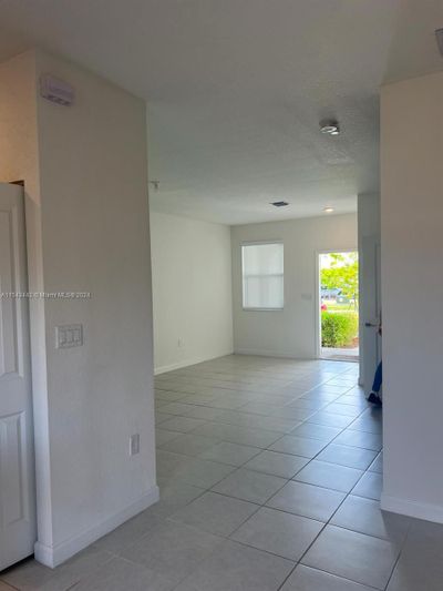 2607 Se 10th St, Townhouse with 3 bedrooms, 2 bathrooms and null parking in Homestead FL | Image 2