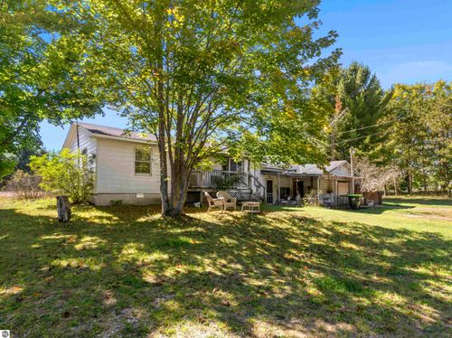 15451 Stanley Rd, Beulah, MI, 49617-9268 | Card Image