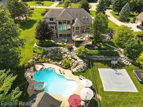 815 Pinery Blvd, Lake Orion, MI, 48362-1151 | Card Image