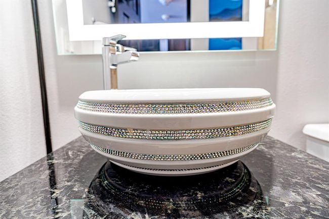 Gorgeous bedazzled bathroom sink | Image 13