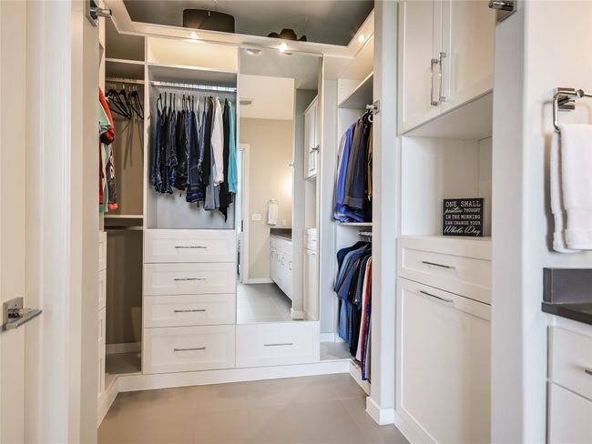 Beautiful work done by California Closets offers excellent functionality and style. | Image 15