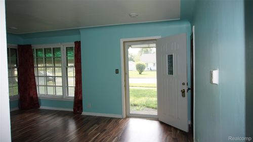 24044 Cunningham Ave, Warren, MI, 48091-1721 | Card Image