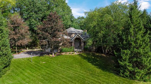 2102 Emmett Ct, Valparaiso, IN, 46385 | Card Image