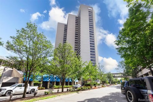 26-300 W Jefferson Avenue W, Detroit, MI, 48226 | Card Image