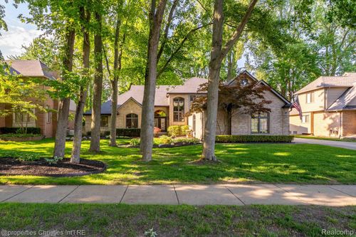 14281 Bournemuth Drive, Shelby Charter Township, MI, 48315 | Card Image