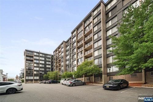 9060 Palisade Ave, North Bergen, NJ, 07047-6137 | Card Image