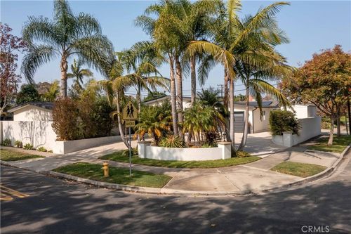 12461 Wembley Rd, Rossmoor, CA, 90720-4732 | Card Image