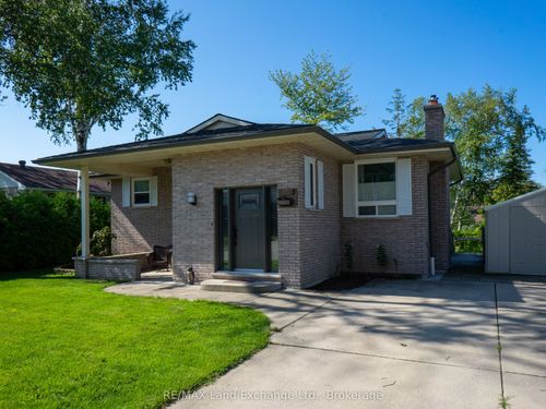 5 Macgregor Beach Rd, Kincardine, ON, N2Z1J6 | Card Image