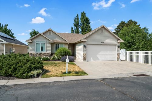 1606 Seneca Dr, Roy, UT, 84067-3679 | Card Image