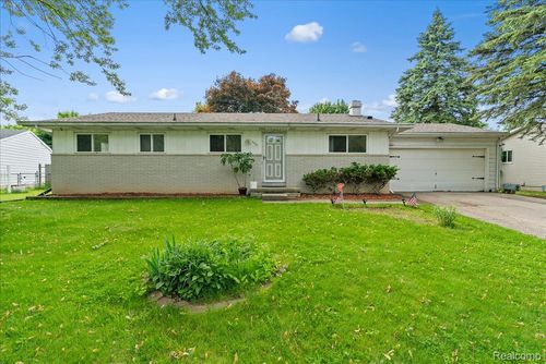 6422 Lerner Way, Lansing, MI, 48911-6007 | Card Image