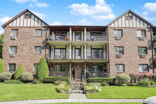 6-120 Devon Loop, Staten Island, NY, 10314-7547 | Card Image