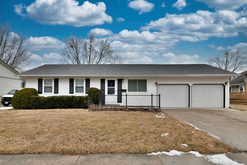 309 W Green Meadows Blvd, Streamwood, IL, 60107-1171 | Card Image