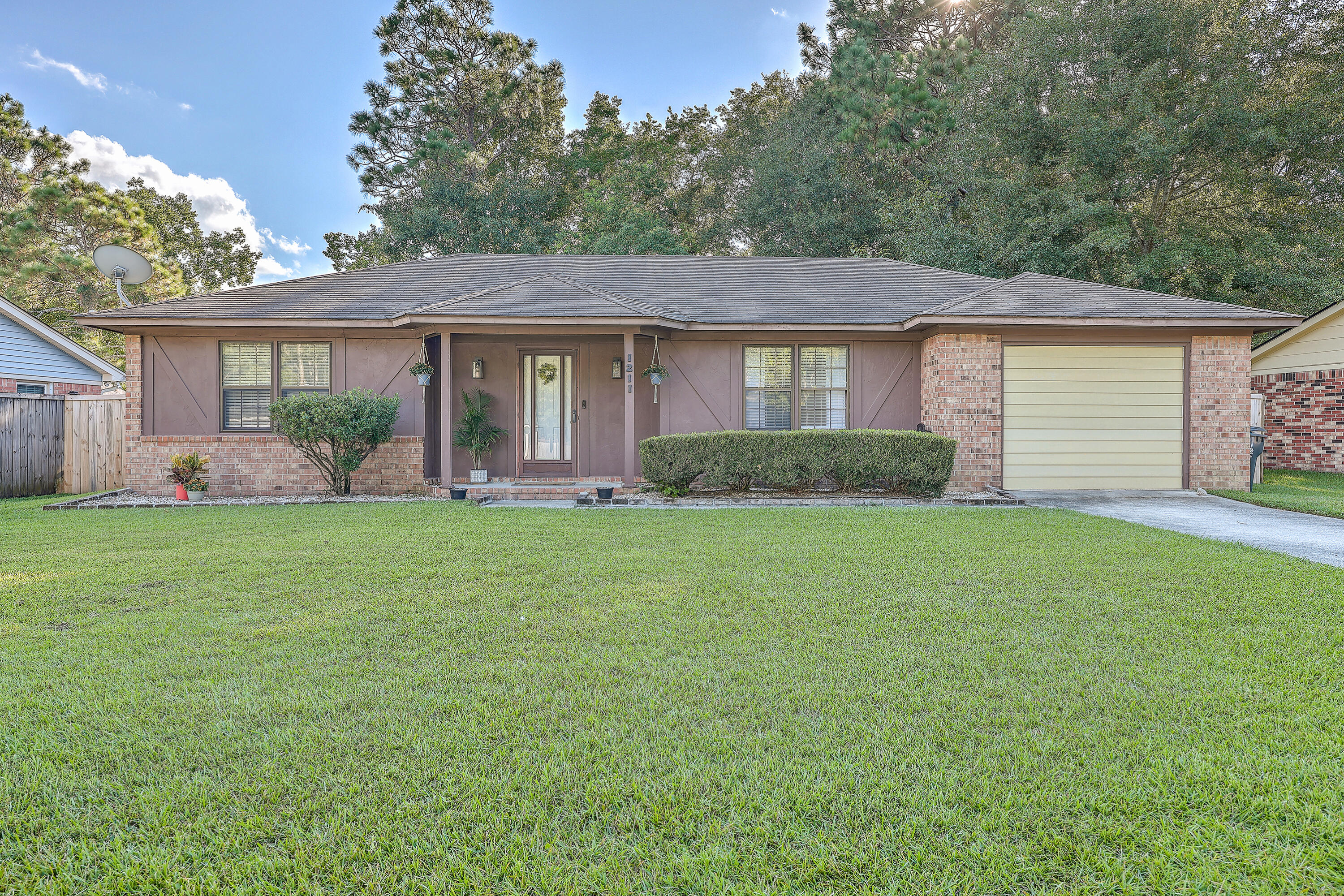 Hampton Dr, Summerville, SC 29486