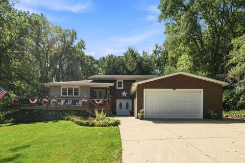 11 Sandpiper Dr, Blue Grass, IA, 52726-9514 | Card Image