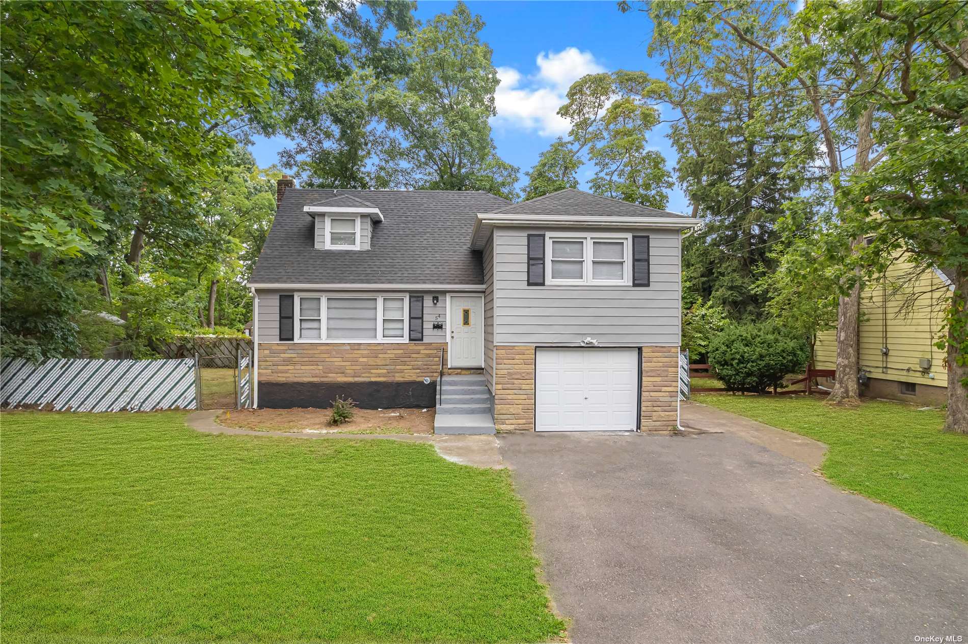 Hausch Blvd, Roosevelt, NY 11575