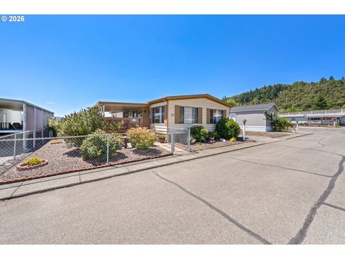 302 Shadow Ranch Ln, Roseburg, OR, 97470-1175 | Card Image