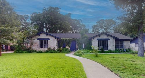 811 Devonport Ln, Seabrook, TX, 77586-4203 | Card Image