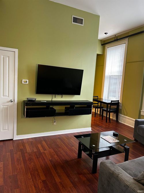 apt-322-112 W Washington Blvd, Fort Wayne, IN, 46802-3036 | Card Image