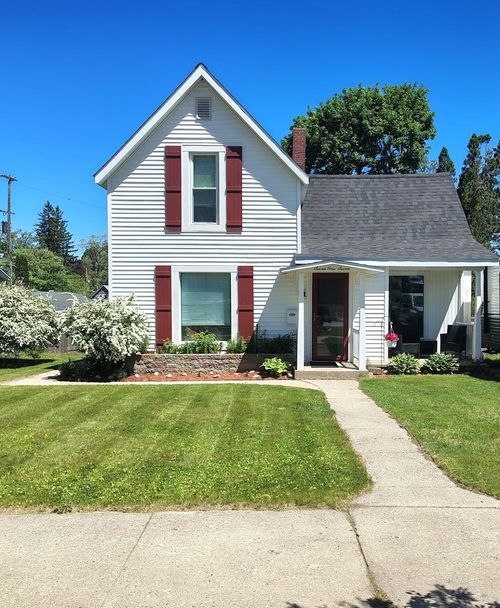 717 E Garfield St, Cadillac, MI, 49601-2021 | Card Image