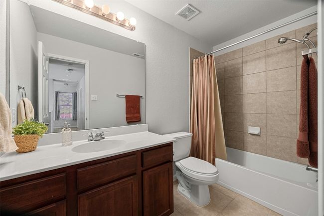 Full bathroom upstairs | Image 20