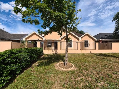 227 San Bernardo St, Rio Grande City, TX, 78582-9366 | Card Image