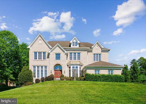 11040 Heathland Dr, Oakton, VA, 22124-2432 | Card Image