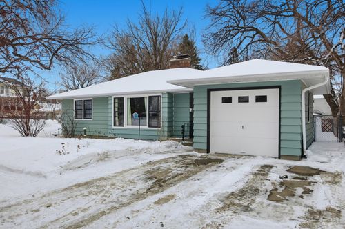 602 4th St S, Moorhead, MN, 56560-3318 | Card Image