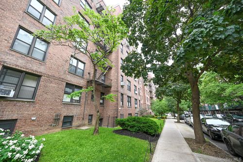 5b-105-21 66th Ave, Forest Hills, NY, 11375-2193 | Card Image